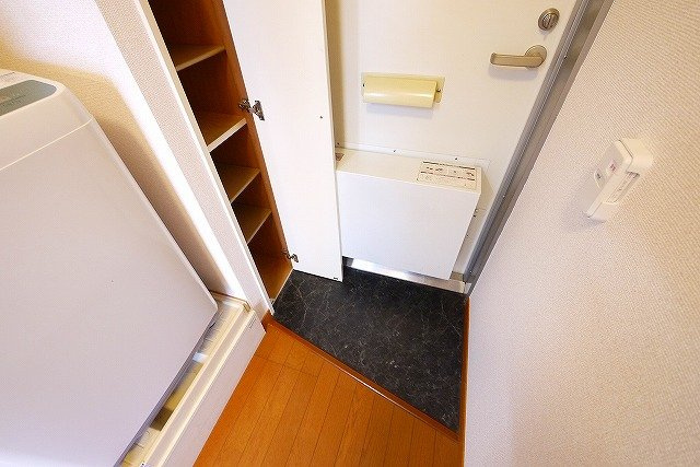 レオパレスＭＯＡの玄関|落ち着いた玄関です