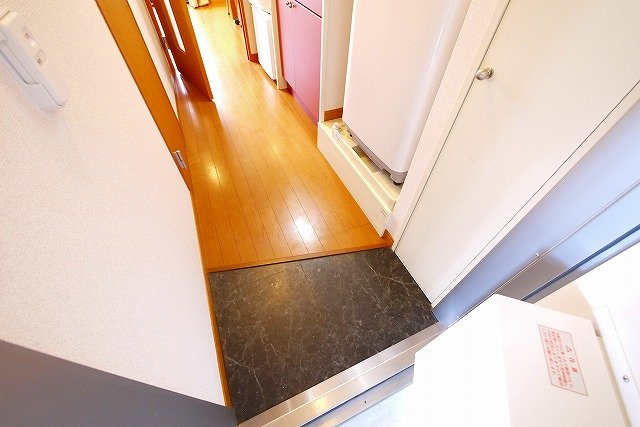 レオパレスＭＯＡの玄関|明るい玄関です