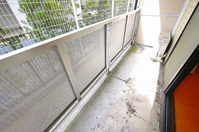 レオパレスＭＯＡのバルコニー|暖かな日差しのふりそそぐバルコニー