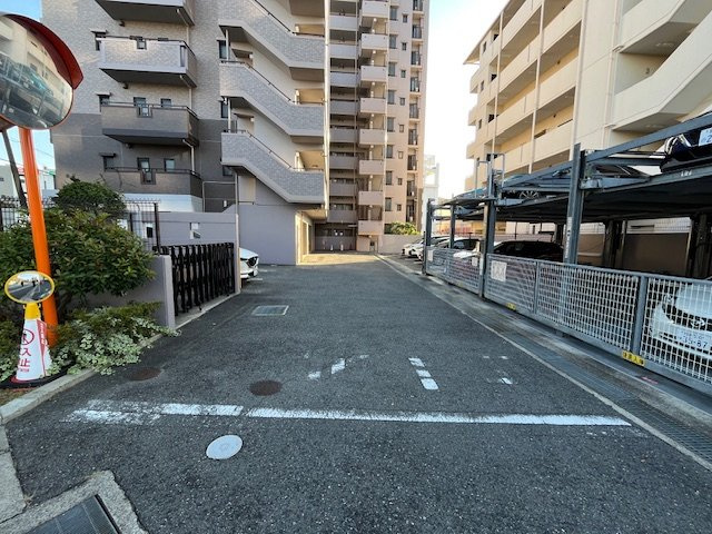 グランドメゾン富田林の駐車場