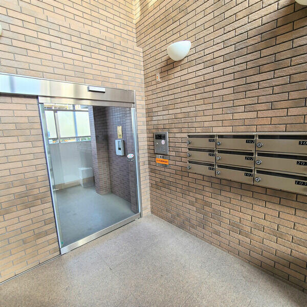 川崎市多摩区宿河原６丁目の賃貸マンションのエントランス