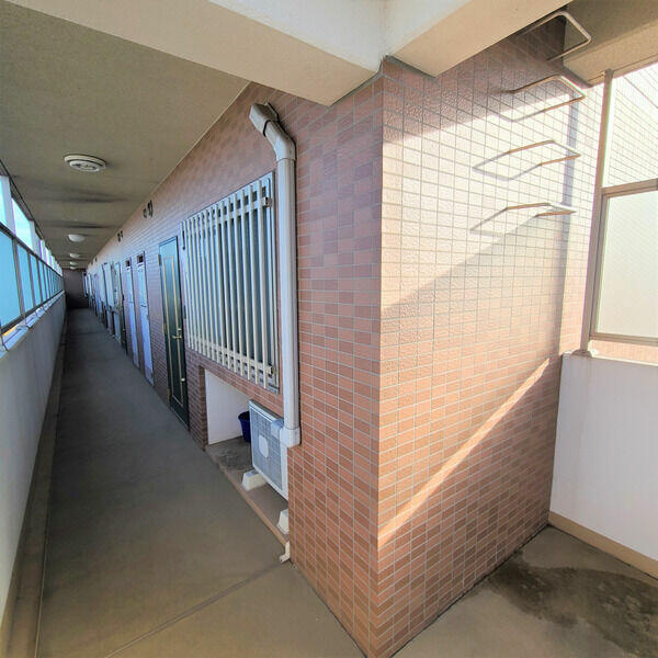 川崎市多摩区宿河原６丁目の賃貸マンションのロビー