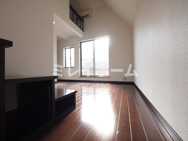 トライプレックス高輪台の居間・リビング