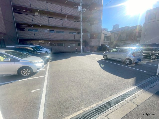 久光マンション　仲介手数料無料の駐車場