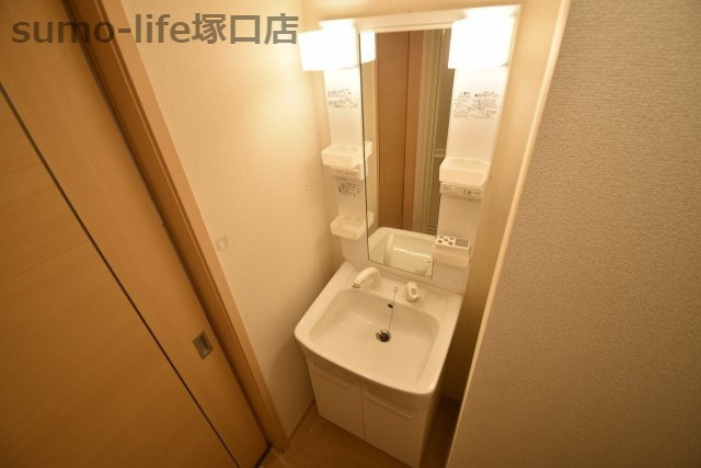 ネオカーサの洗面所