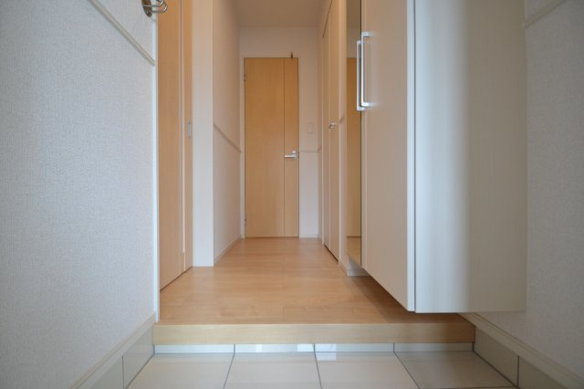 尼崎市富松町１丁目のアパートの玄関