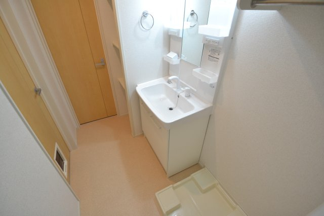 尼崎市富松町１丁目のアパートの洗面所