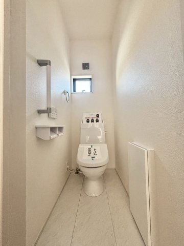 深谷市上柴町西　第3　新築一戸建て　リーブルガーデン　01のトイレ|清潔感のあるホワイトを基調としたトイレ。
洗浄便座付きで、毎日快適にご使用いただけます★