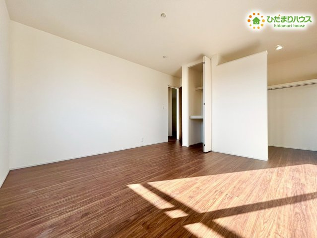 深谷市上柴町西　第3　新築一戸建て　リーブルガーデン　01の洋室|ダブルベッドを置いても十分な広さがあり、一日の終わりにゆったりとくつろぐことができます(-ω-)/