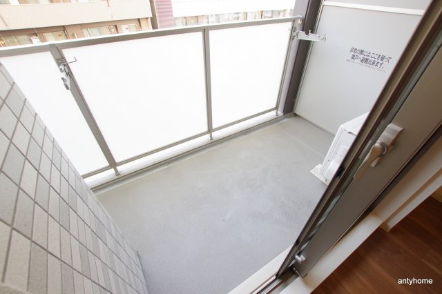 エスリード南森町　仲介手数料無料のバルコニー