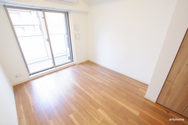 エスリード南森町　仲介手数料無料の居間・リビング