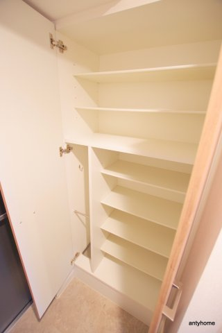 エスリード南森町　仲介手数料無料の収納