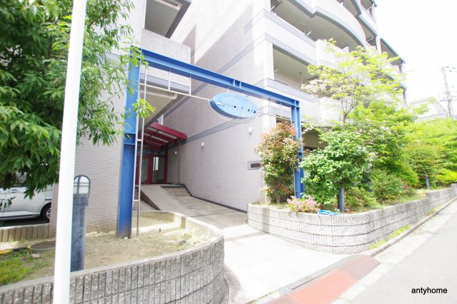 アスティオン江坂　仲介手数料無料のエントランス
