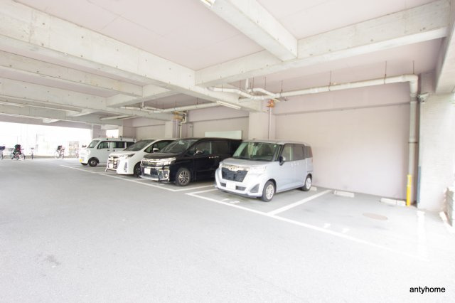 アスティオン江坂　仲介手数料無料の駐車場