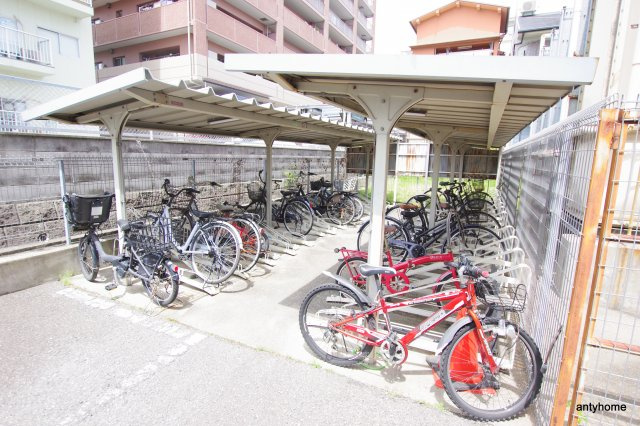 アスティオン江坂　仲介手数料無料の駐車場