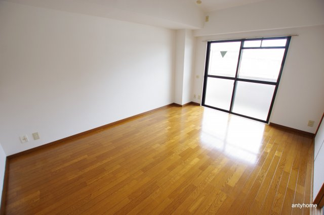 アスティオン江坂　仲介手数料無料の居間・リビング