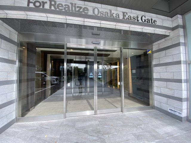 フォーリアライズ大阪イーストゲートのエントランス