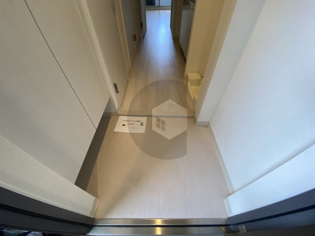 フォーリアライズ大阪イーストゲートの玄関