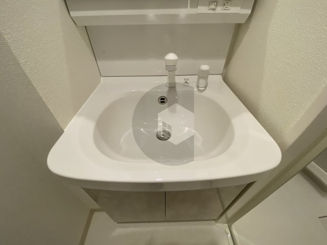 フォーリアライズ大阪イーストゲートの独立洗面台