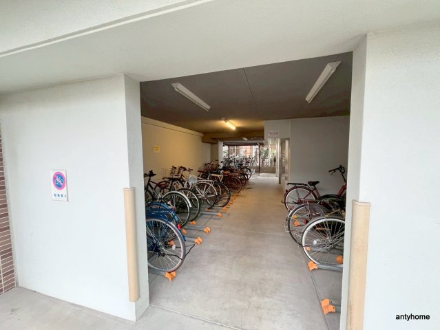 スプランディッド1　仲介手数料無料の駐車場