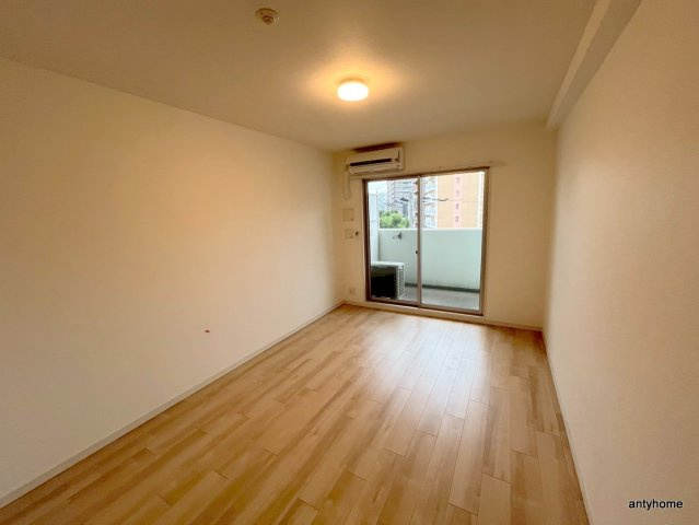 スプランディッド1　仲介手数料無料の居間・リビング