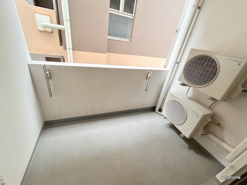 サムティ難波グレイス　仲介手数料無料のバルコニー