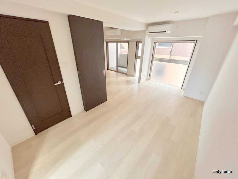 サムティ難波グレイス　仲介手数料無料の居間・リビング