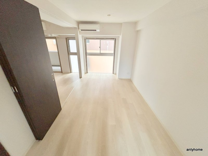 サムティ難波グレイス　仲介手数料無料の居間・リビング