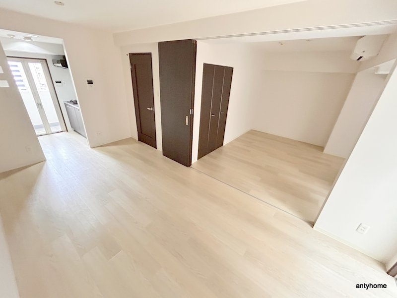 サムティ難波グレイス　仲介手数料無料の居間・リビング