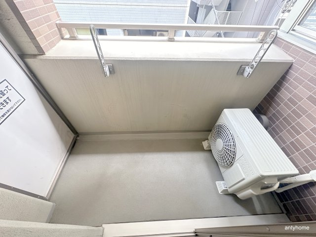 レジディア江戸堀　仲介手数料無料のバルコニー