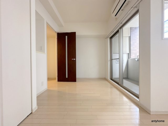 レジディア江戸堀　仲介手数料無料の居間・リビング