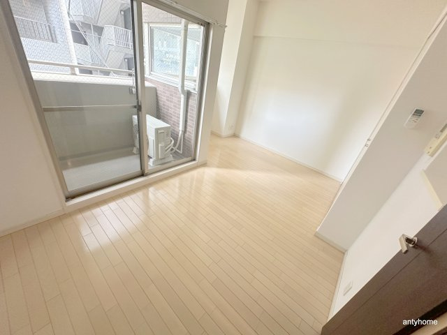 レジディア江戸堀　仲介手数料無料の居間・リビング