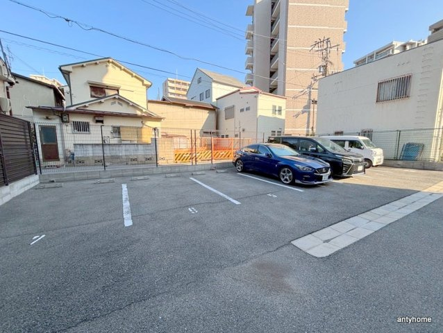 サムティ大阪CITY WEST　仲介手数料無料の駐車場