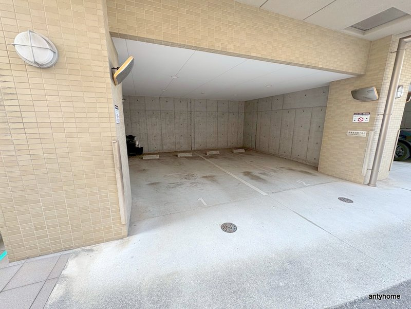 ウィルドゥ九条　仲介手数料無料の駐車場