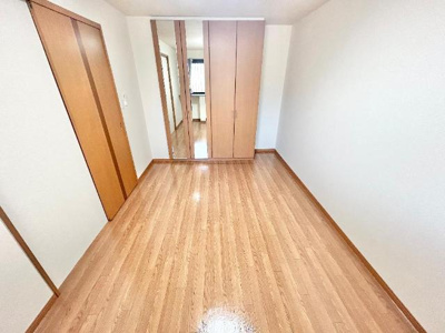 【居間・リビング】 | パドマレジデンス | 洋室