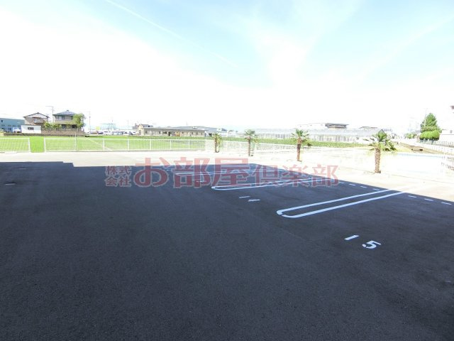 ステラオブジェミニの駐車場