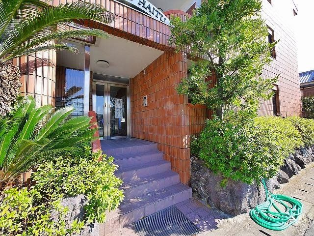 万葉Ⅲ（マンション万葉Ⅲ）のエントランス|毎日通るエントランスはこのようになっています