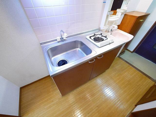 万葉Ⅲ（マンション万葉Ⅲ）のキッチン|きれいなキッチンです