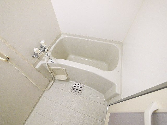 万葉Ⅲ（マンション万葉Ⅲ）の浴室|コンパクトで使いやすいお風呂です