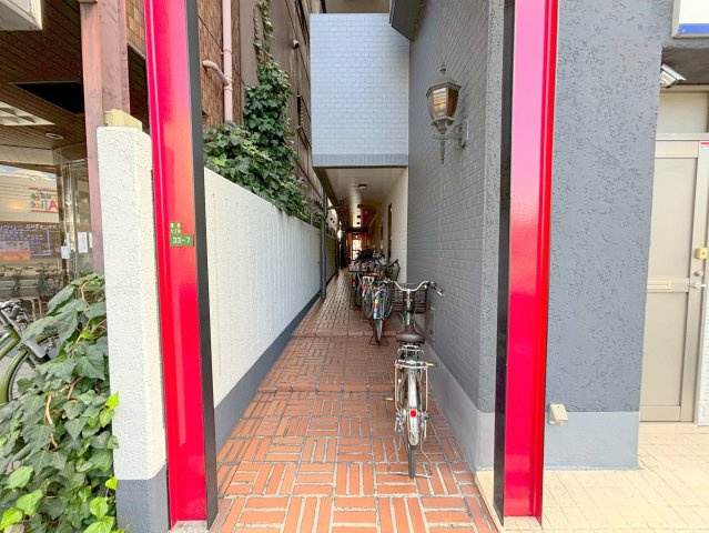 サニークレスト忠のエントランス