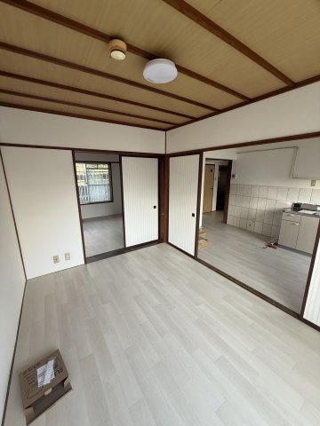 松浦マンションの洋室