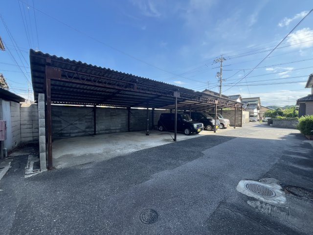 松浦マンションの駐車場