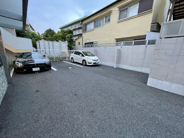 ロイヤルコート芦屋西蔵の駐車場