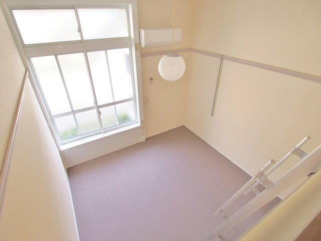 レオパレスシェルムーンの居間・リビング