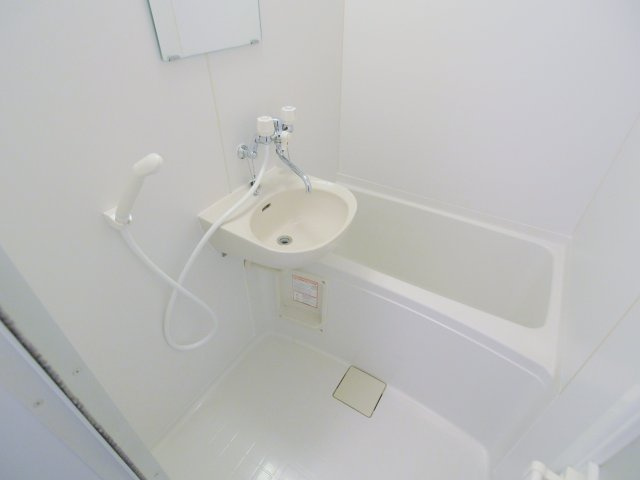 レオパレスシェルムーンの浴室