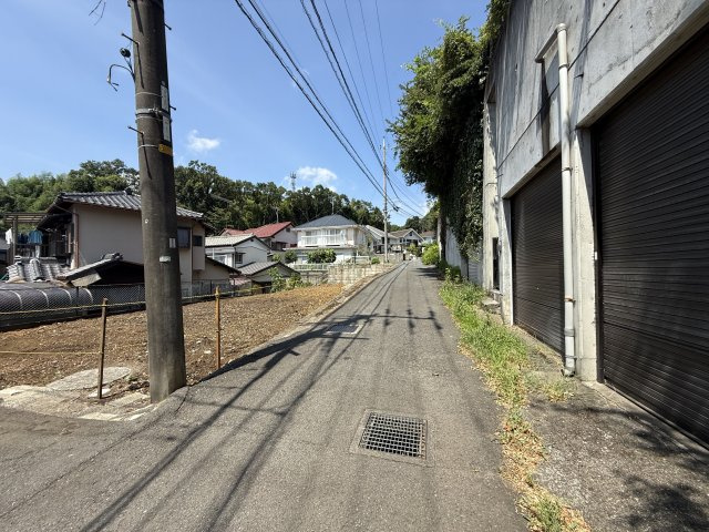 【前面道路含む現地写真】の画像