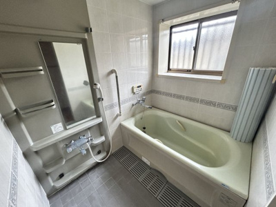 【浴室】 | 白金町売家 | 浴室はユニットバスになっております。
