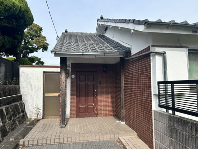 【外観】 | 白金町売家 | 玄関部分の写真となります。