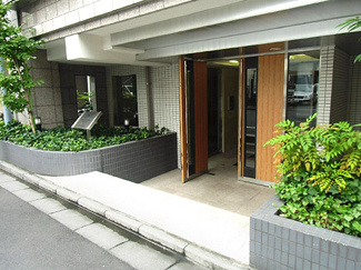 【エントランス】 | グランシャルム両国ボヌール | 落ち着いたエントランスです