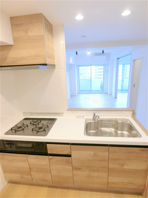 コスモリード大森西のキッチン|３口ガスグリル付システムキッチン